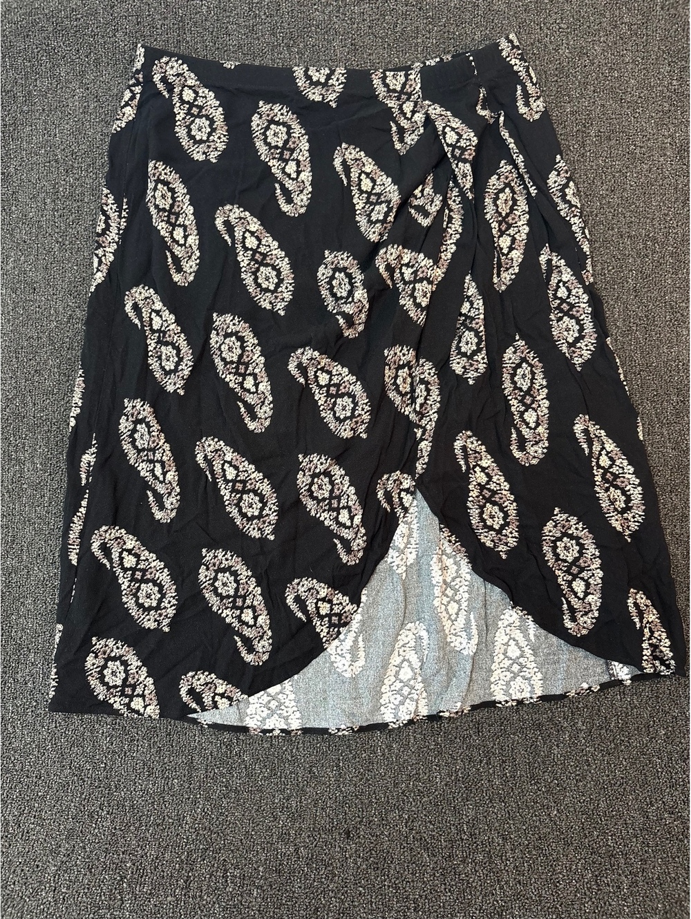 Boho women’s Large Black and White Patterned Wrap Skirt